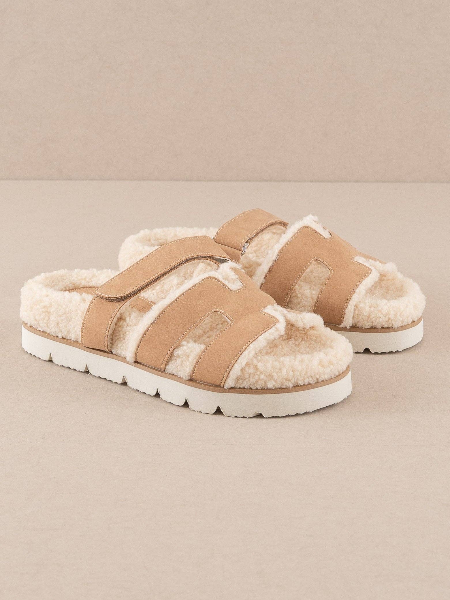 The Alpine | Camel Faux Shearling Sandals