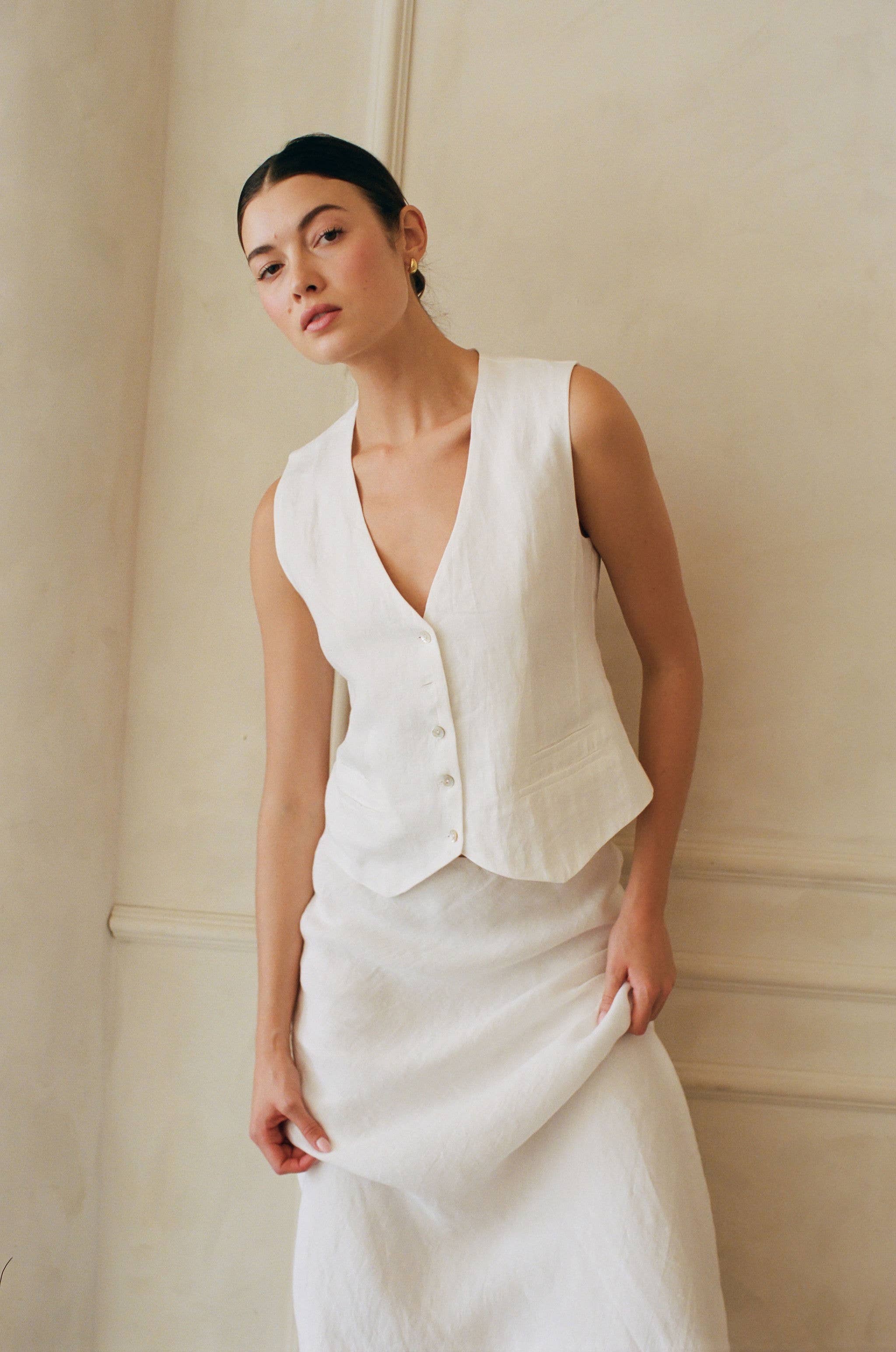 Woven 100% Linen V-Neck Button Down Vest Top